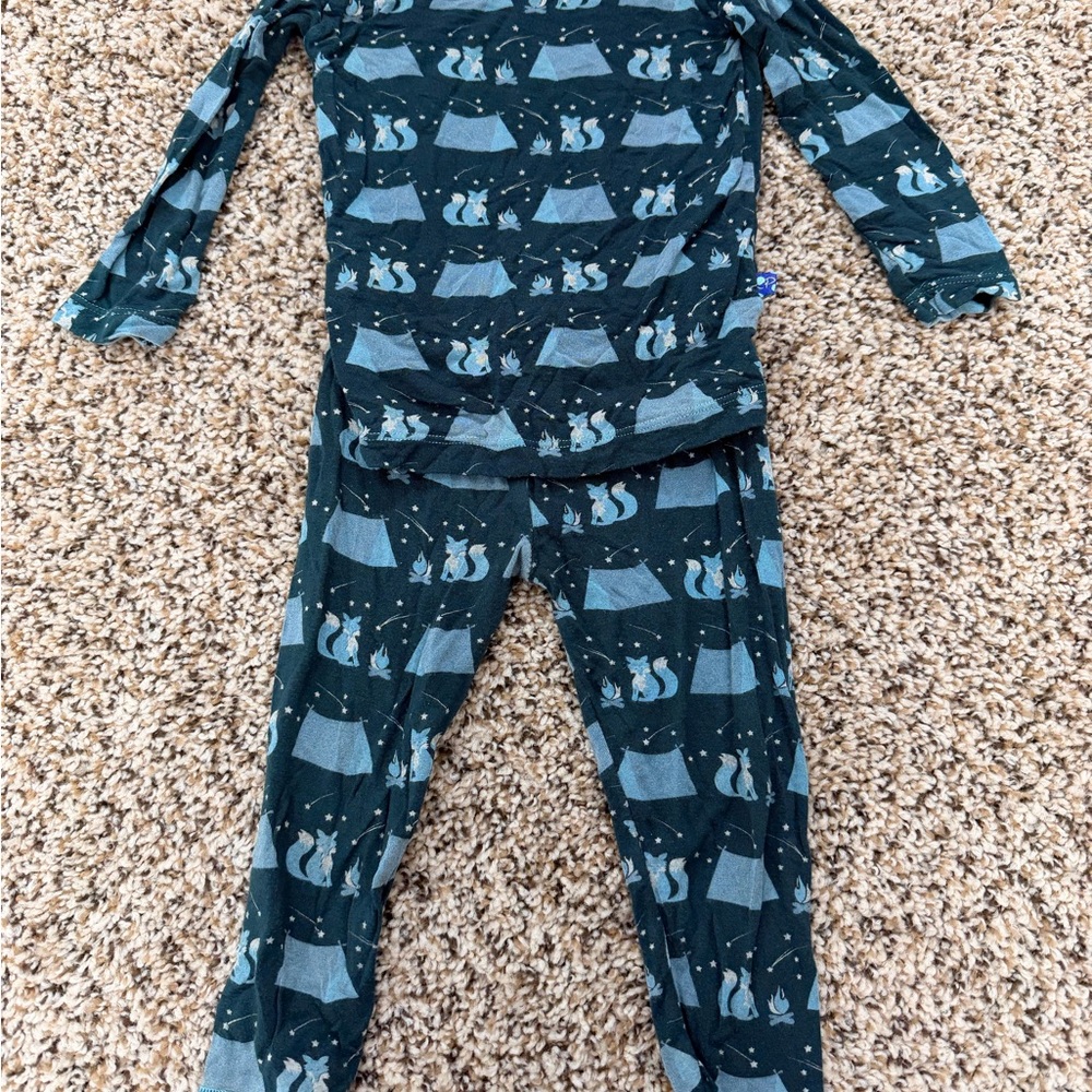 Charming Kids Pajama Set with Fox Print